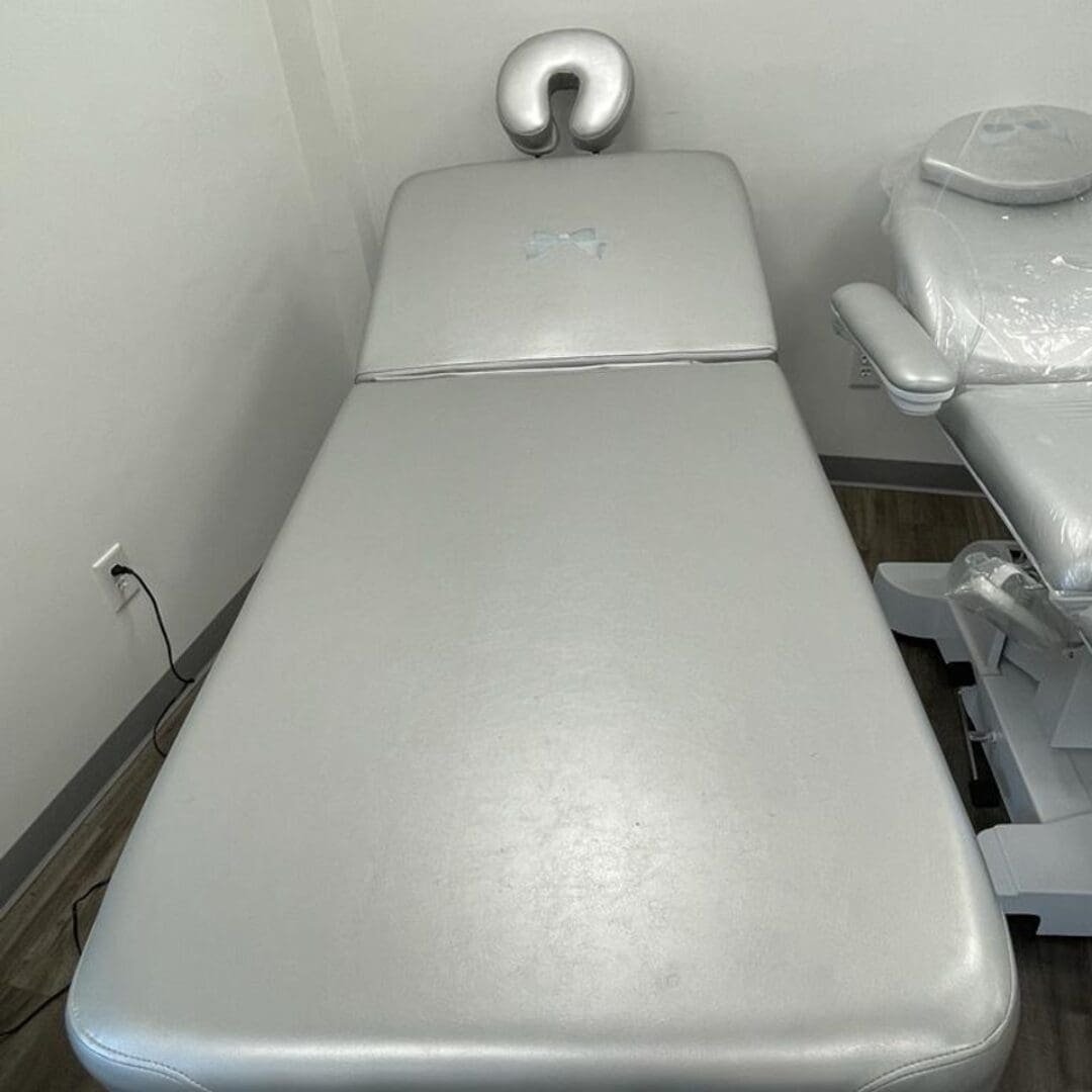 ModeloElectric Facial Bed CH 272E - 3 Spa treatment bed